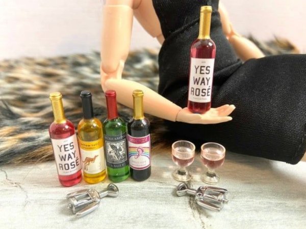 Барбі із алкоголем