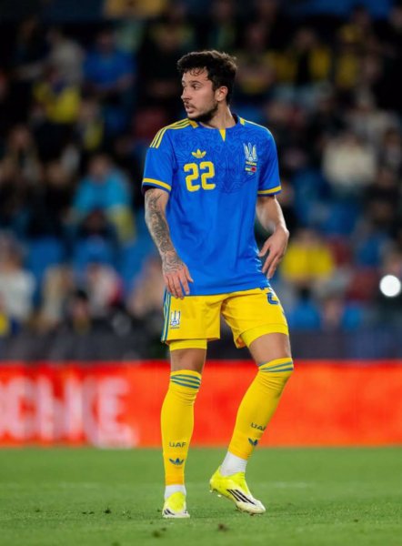 Назар Вoлошин