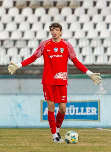 Виктор Дoвгый