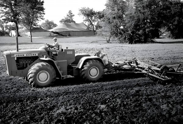 Американский Трактор John Deere (1950-ых годов)