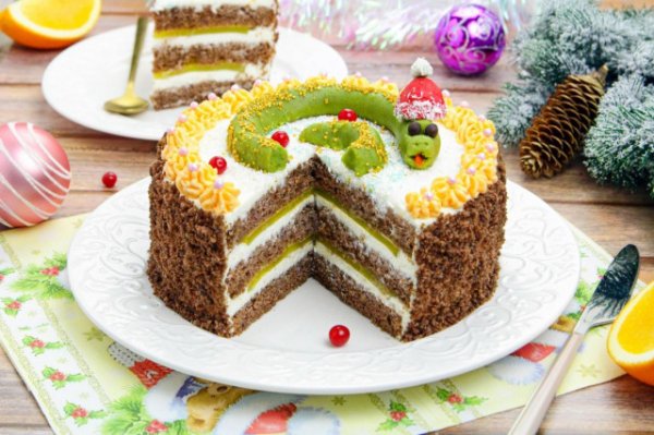 Торт бисквитный со змейкой