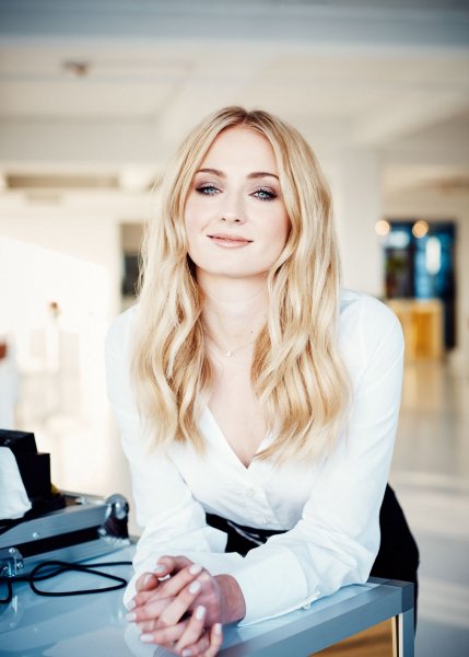 sophie turner photoshoot for coveteur march 2018 4