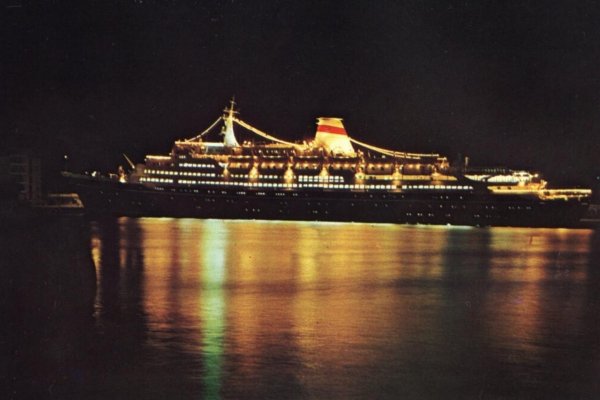 Огни в порту. Теплоход 'Шота Руставели' Ялта, 1974