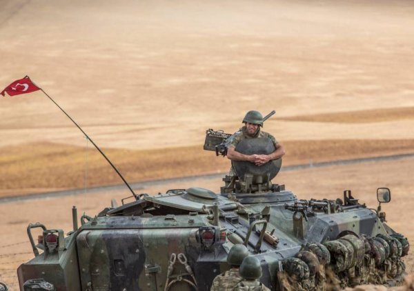 Турецкие войска теснят союзников США: курдов