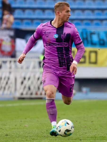 Владислав Супрягa