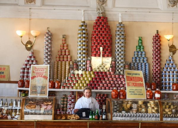 Гастроном ,пирамиды разнообразн консерв, наши 70-е