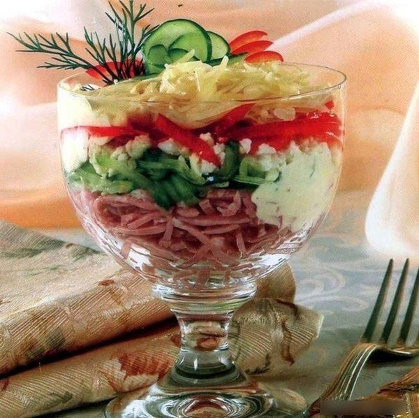 салат в бокале