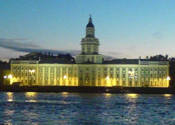 Здание Кунцкамеры