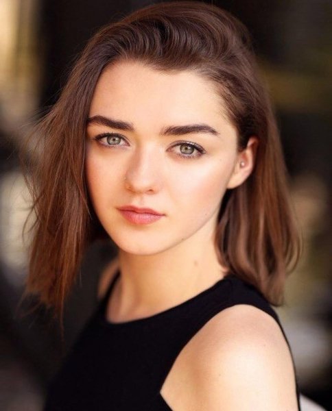 latest-maisie-williamse280ac-new-images