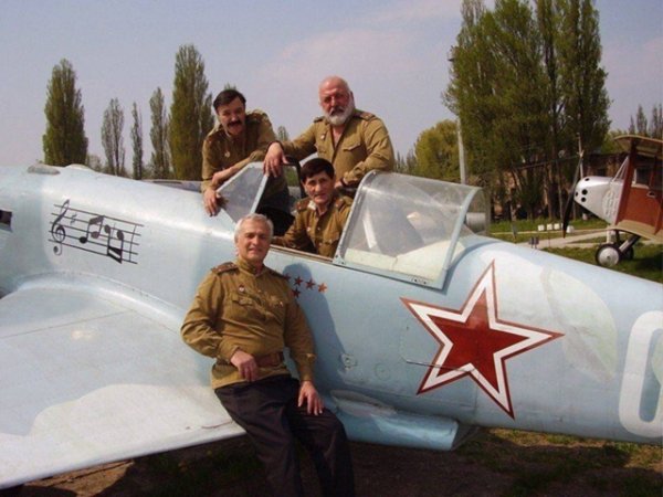 Поющая эскадpилья 40 лет спycтя
