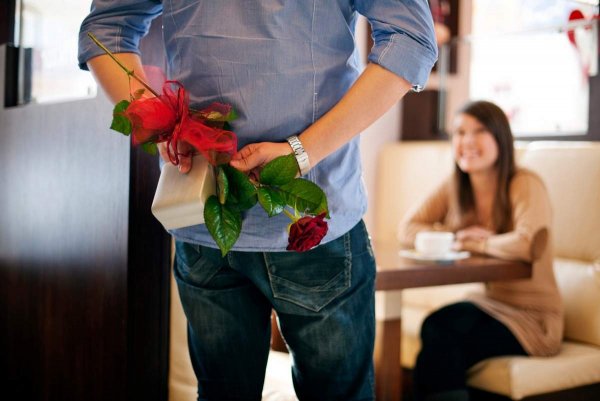 Достойные женщины никогда не просят подарков