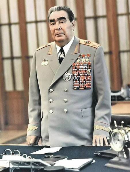 Во время Брежнева квартиры получили 164 милл.чел.