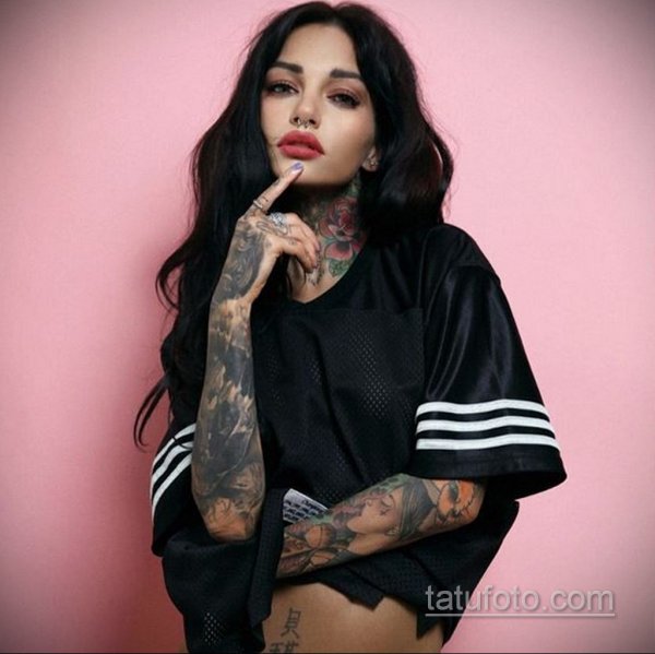 Beautiful-girl-with-a-tattoo