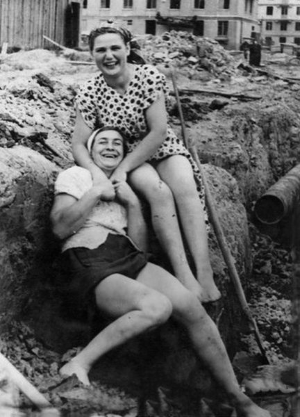 Трубопроводчицы канава-копальщицы