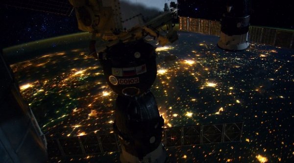 Какой видит Землю ночью экипаж МКС?