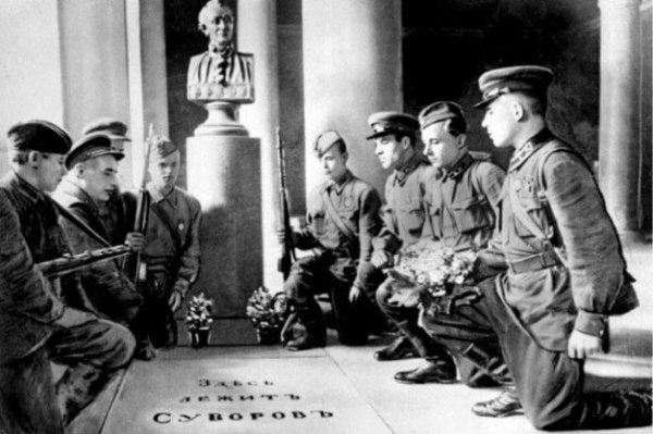na mogile suvorova 1942