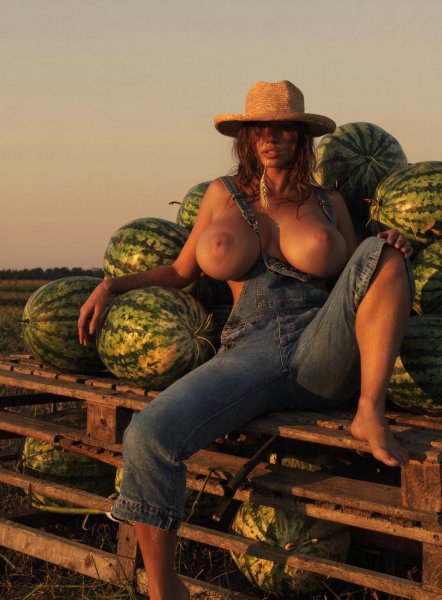 Эротика-песочница-эротики-арбузы-9283082