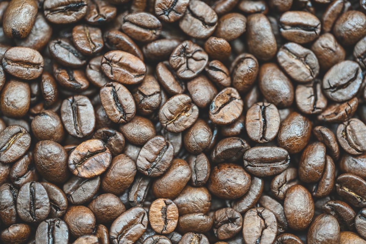 coffee, beans, coffee beans, roasted, close-up, texture, brown, caffeine, delicious, aroma, fresh, beverage, energy, fragrant, café, kitchen, rich, wake up, daily, lifestyle