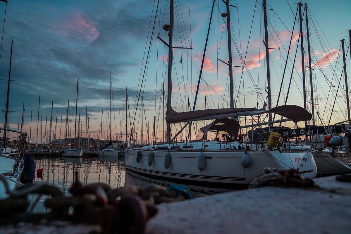 harbor, boats, sunset, yachts, anchor lines, sky, water, reflection, city, masts, wharf, italy, travel, sun, evening, tourism, vacation, nature, calm, seascape
