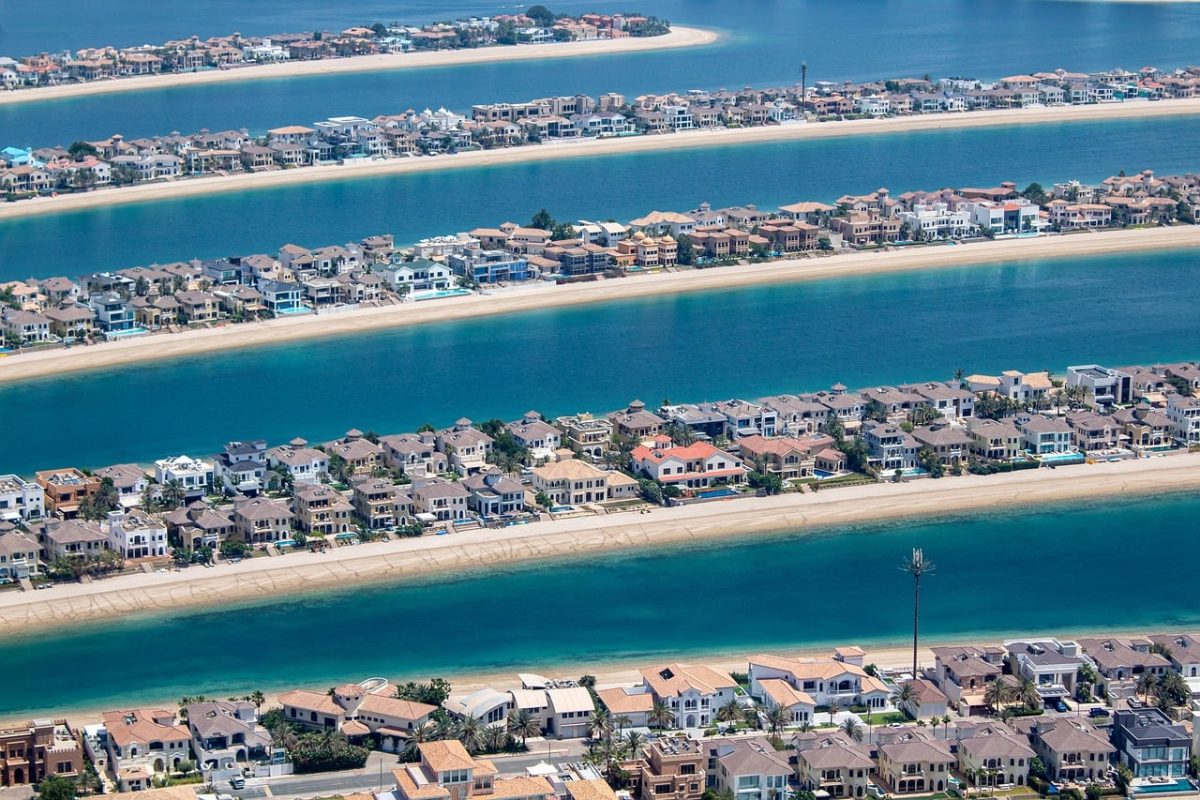 palm jumeirah, dubai, island, luxury real estate, artificial, coastline, resort, luxury, coastal city, nature, view, tourist destination, modern architecture, famous, attraction, sun, sand, marina, middle east, luxury travel, advanced technology, innovation