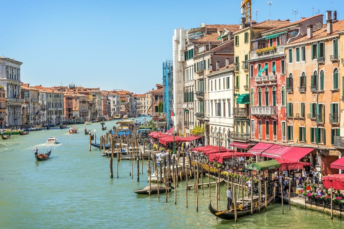 venice, canal, gondola, architecture, historic, buildings, tourism, summery, view, merchants, restaurants, colorful, sunny, europe, tourist, river, tourist attraction, old town, blue sky, cityscape
