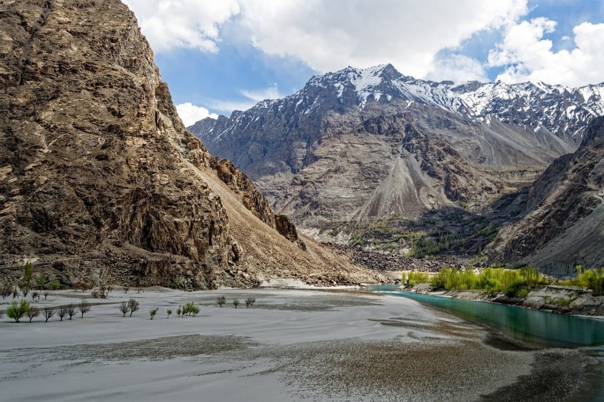 mountains, river, bridge, snow, nature, valley, blue sky, pakistan, blue, sky, clouds, rocky, mountain peaks, cliffs, cold, view, peacefulness, karakoram range, shyok river, geological formations