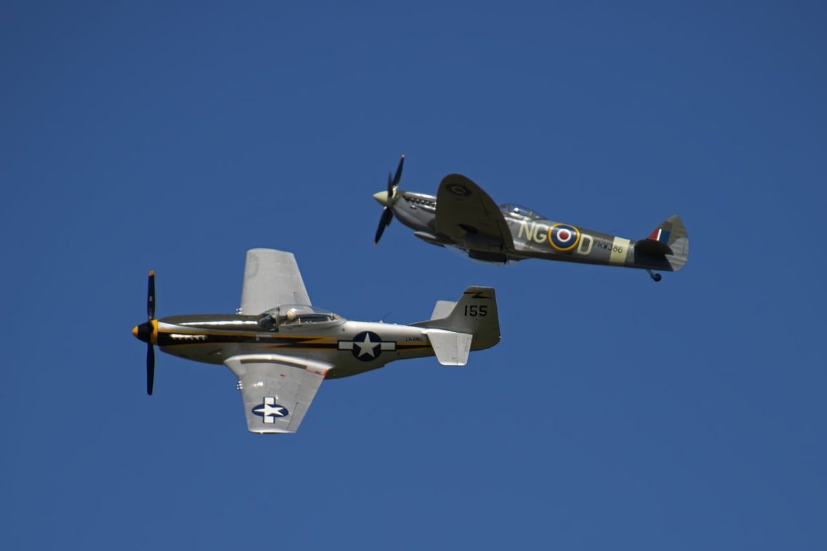 airplane, fighter jet, airshow, p-51 mustang, spitfire, sky, world war ii, vintage aircraft, formation, military, historic, flight, retro, allied forces, symbol, pilot, winged aircraft, speed, colors, british war