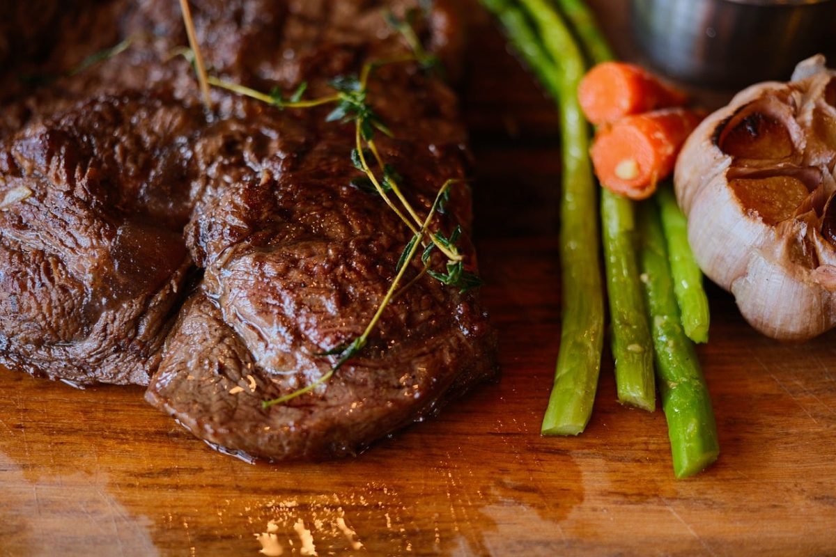 beef, steak, asparagus, carrot, garlic, wooden board, cooking, roast, herbs, homemade cooking, juicy, juicy beef, food preparation, culinary, juice, food hygiene, healthy lifestyle, bowl