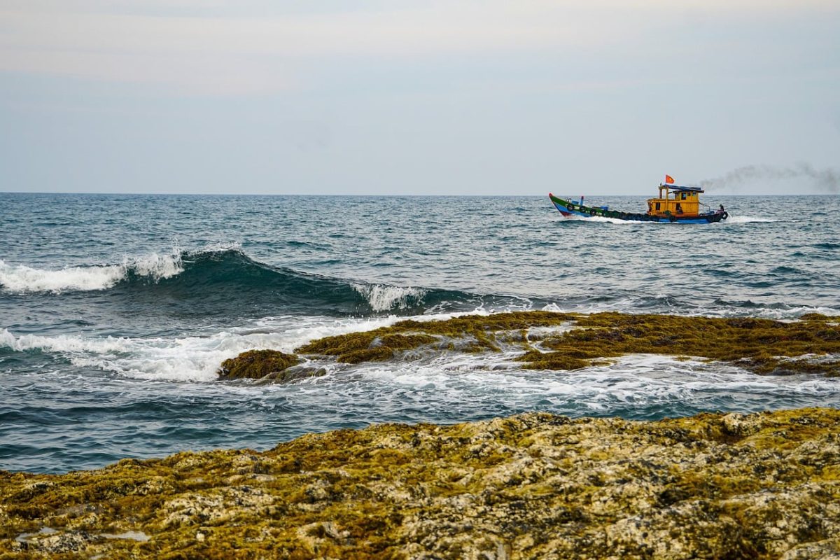 boat, ocean, stones, cold, cloud, foam, wave, landscape, seaside, tourism, vietnam, travel, fishing boat, easy, solitude, nature, summer, humid, coastal, natural