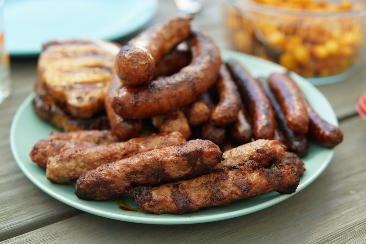 sausage, grilling, wooden table, summer, nature, picnic, patties, plate, barbecue, pork, chicken, goulash, spicy, bowl, outdoor, simple, close-up, traditional, photograph