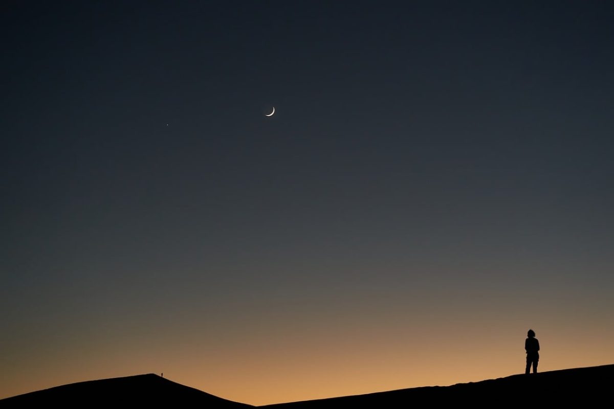 desert, silhouette, person, night, moon, twilight, silence, peace, alone, minimalism, sunset, dusk, planet, lonely, star, darkness, cloud, photography, nature, hidden