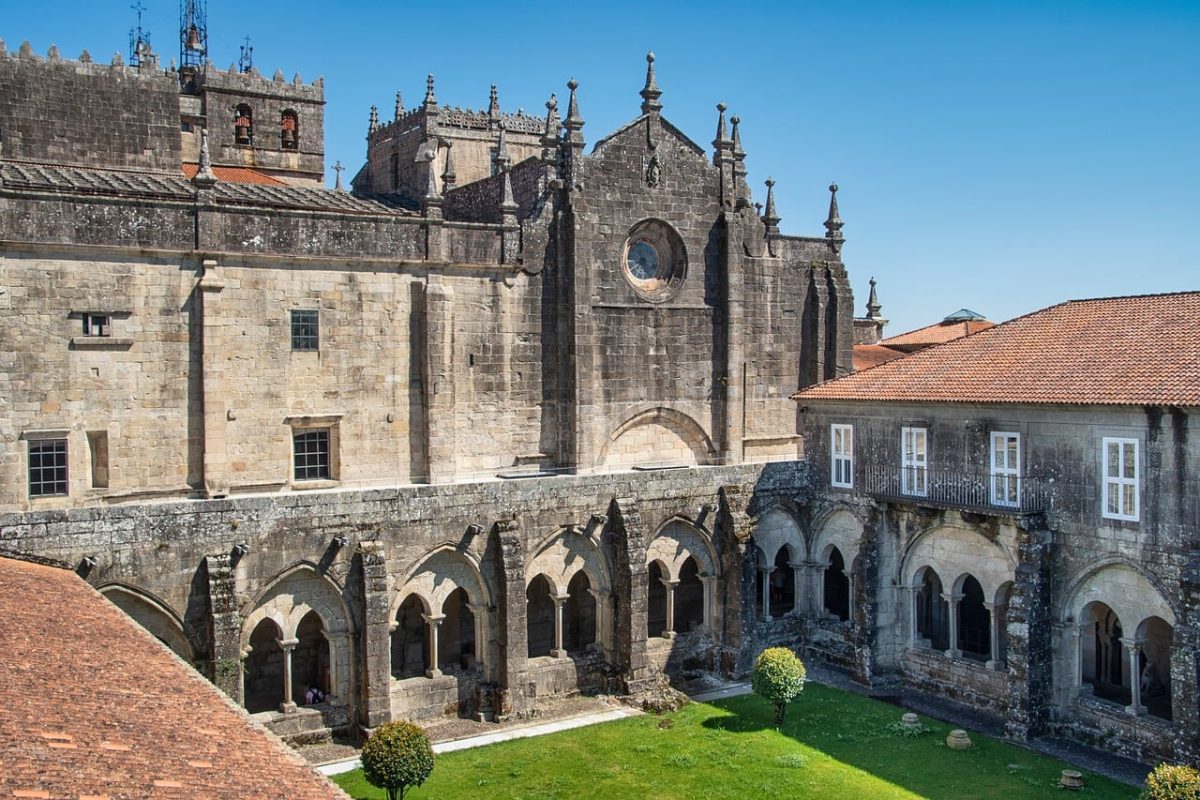 church, architecture, cloister, decoration, history, grass, medieval, windows, stone, building, arch, historic, landscape, galicia, ancient, presence, art, renaissance, tourism, visual arts