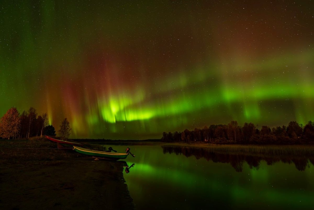 aurora borealis, nature, northern lights, night, green, finland, starry sky, black, reflection, autumn, horizon, calm, river, space, trees, universe, beauty, mysterious, phenomenon, tourism