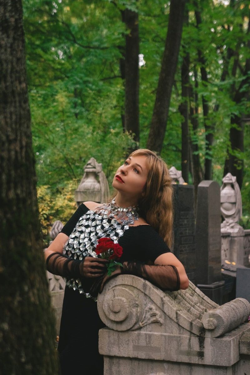 woman, beautiful flowers, cemetery, flower background, flowers, trees, autumn, tombstone, sad, black dress, high heels, gothic, flower wallpaper, red roses, stone, nature, art, melancholy, gloves, ceremony, jewelry, sculpture