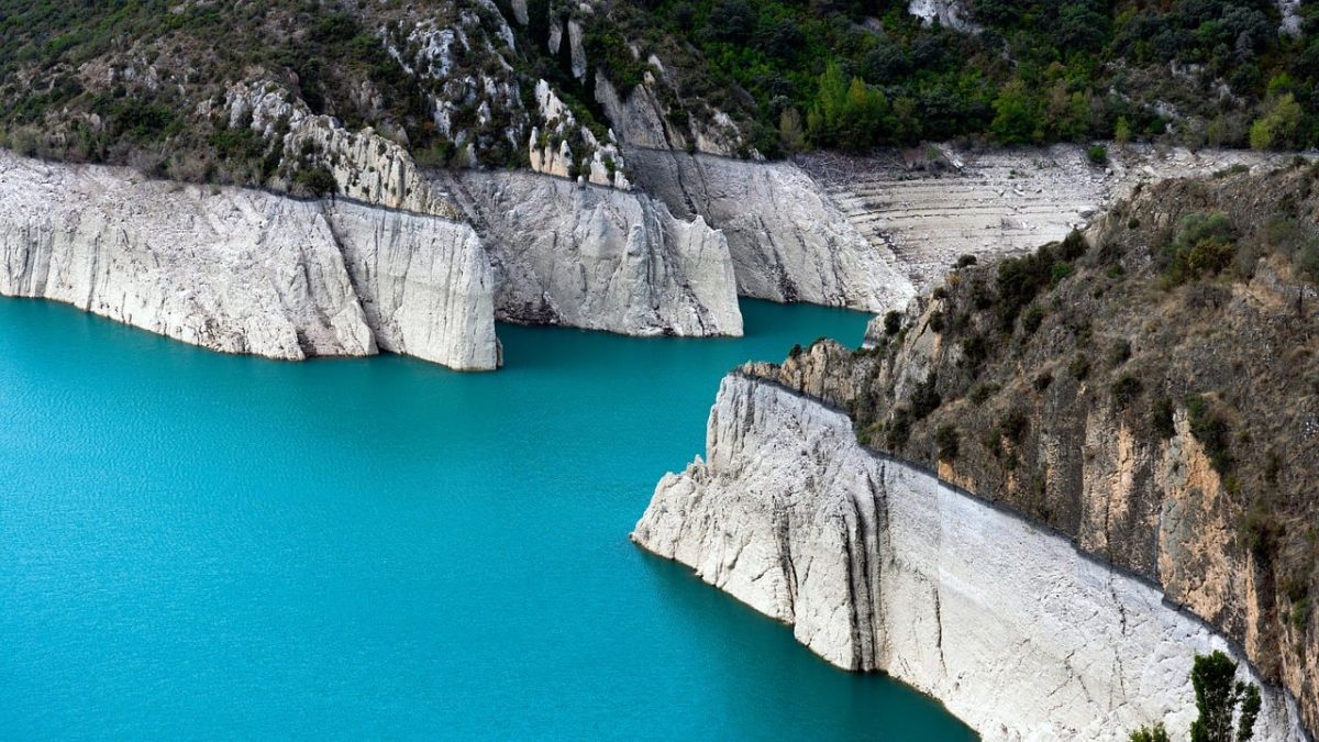 lake, blue water, cliffs, natural landscape, mountains, reservoir, rock formation, nature, tourist destination, water, crystal clear, nature experience, dam, limestone, grass, summer, peaceful, natural monument, fresh