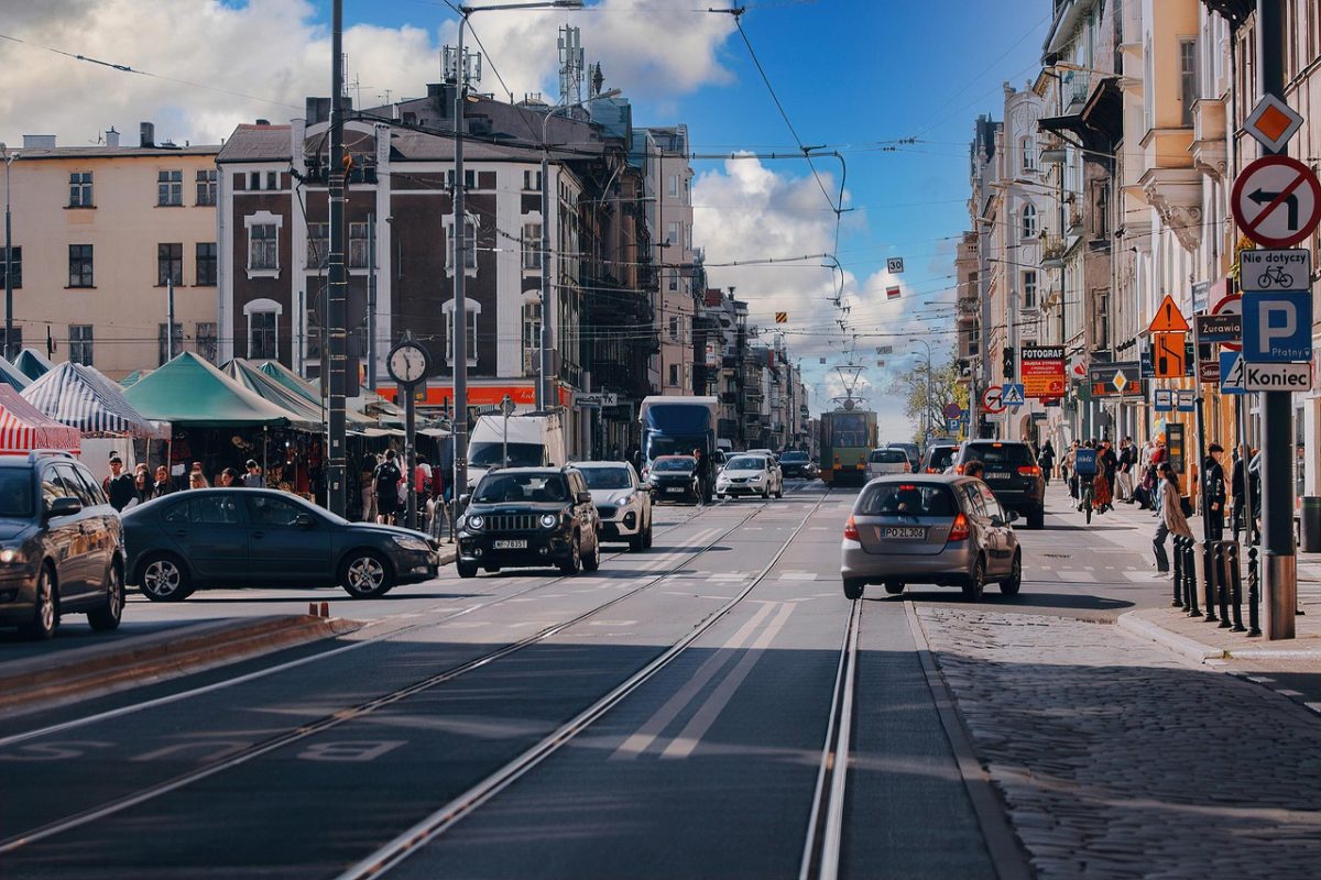 cars, traffic, street, way, city, traffic lights, blocks, buildings, transport, communication, close, auto, intersection, poznan, architecture