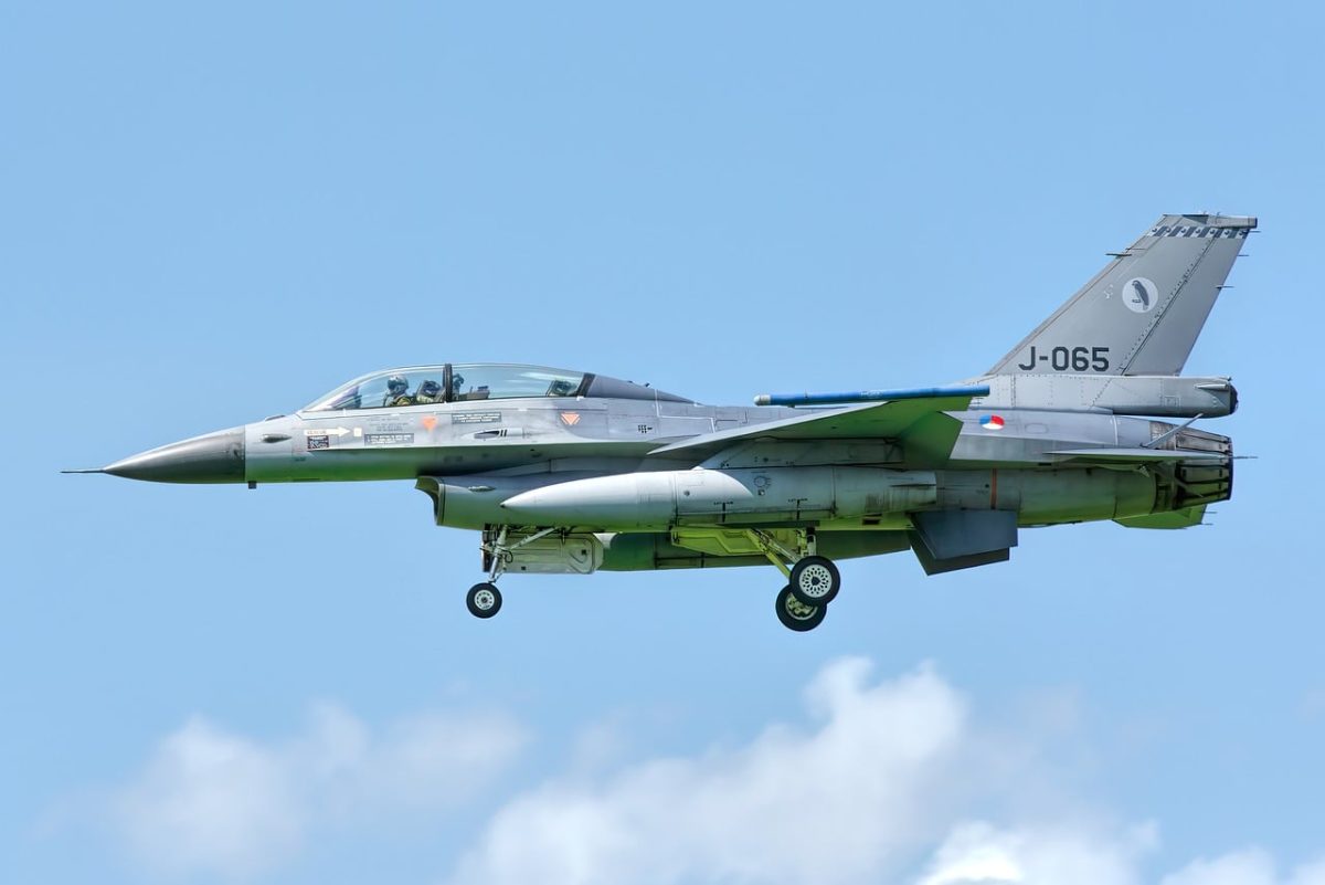 f16, military, jet, f-16, aviation, plane, fighter, flight, fly, falcon, speed, airfield, airplane
