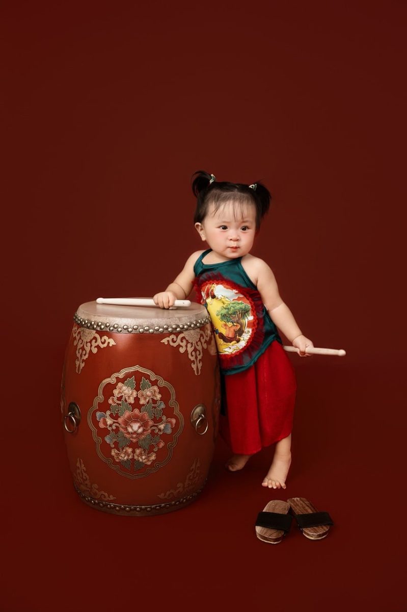 baby, traditional clothing, asian child, drum, red, smiling child, vietnamese, mid-autumn, traditional art, costume, children's toy, asian culture, child smile, celebrating, fine art, autumn, art studio, happy child, wooden drum, toddler