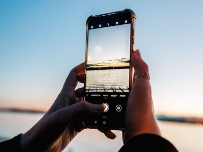 sunset, nature, twilight, landscape, photography, mobile phone, hand, taking a photo, details, digital, outdoor, in hand, capturing, water, golden hour, viewing, evening, panoramic, technology