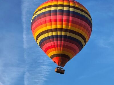 hot air balloon, blue sky, flying, adventure, travel, balloon basket, colorful, lightness, freedom, recreational activity, sky and atmosphere, wind, outdoor, horizon, peaceful, exploration, view from above, daylight, calm, fun, above the horizon