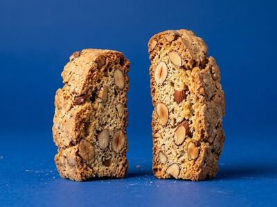 biscotti, almonds, crunchy, sweet snack, italian dessert, baked, biscuit, fresh, gourmet food, bakery, food photography, breakfast treat, dry and hard, quality, almond nuts, artisan, crispy, traditional, almond dessert, treat
