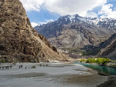 mountains, river, bridge, snow, nature, valley, blue sky, pakistan, blue, sky, clouds, rocky, mountain peaks, cliffs, cold, view, peacefulness, karakoram range, shyok river, geological formations