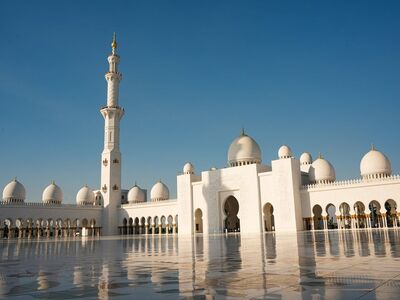 mosque, islam, architecture, minaret, dome, persian gulf, religion, white building, blue sky, reflection, structure, islamic, iconic building, famous landmark, traditional design, cultural heritage, islamic art, muslim culture, exterior, islamic prayer hall
