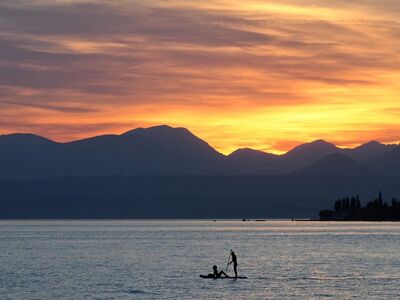 sunset, lake, couple, paddling, dusk, romantic, red sky, mountains, silhouette, water sport, tranquility, nature, blue, evening, rowing, silence, evening sky, calm water, fiery sunset, symmetry