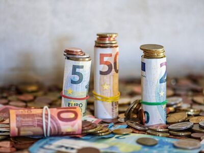 banknotes, coins, euro, currency, finance, investments, inflation, loans, corruption, bribes, money, savings, cent, loose change, business, cashbox, capital