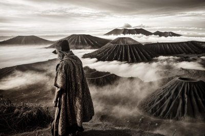indonesia, java, bromo, batik, culture, tradition, daily life, devotion, offerings, ritual, volcano, active volcano, sunrise, mist, landscape, nature, terraced fields, travel, authentic, terrace