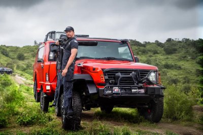 great wall motor, tank suv, tank 300, suv, automotive, car wallpapers, the scenery, bonding, 4×4, outdoor, grassland, couple, travel, gwm tank, car