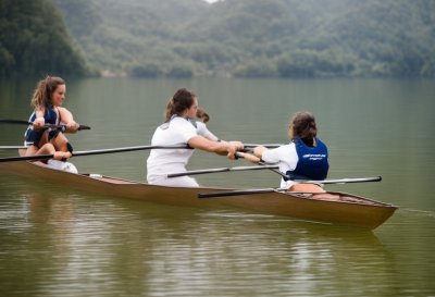 women, rowing, boat, water, nature, lake, recreation, relaxation, sports, lifestyle, park